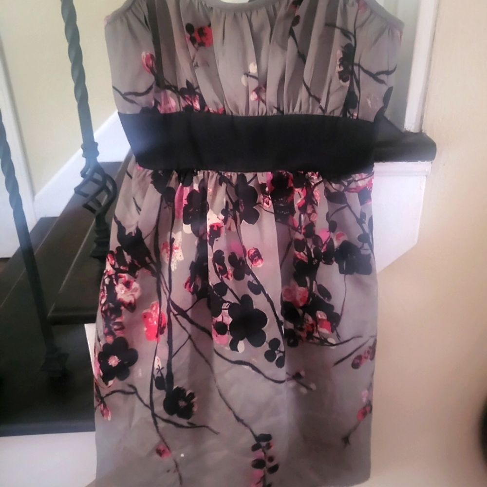 Adorable mini dress.  Lightweight and comfortable, but very stylish. Size S